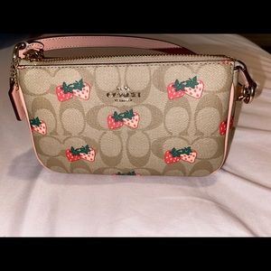 Coach Strawberry Nolita 19🍓